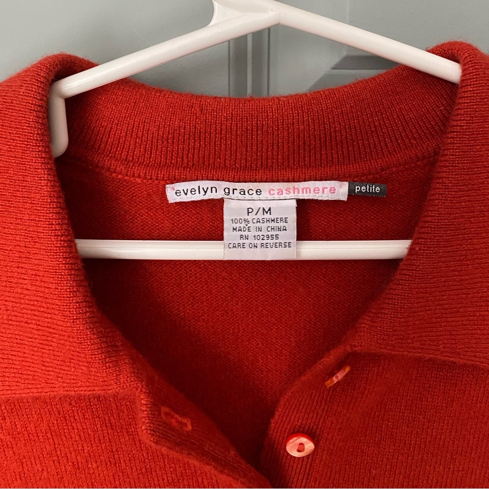 100% Cashmere sweater

Size: Petite M
Bust: 17

Dry Clean Only